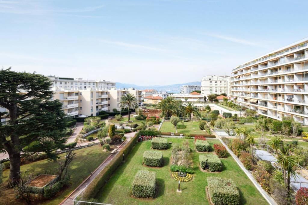 Appartement Spacieux Avec Vue Mer Proche Du Centre Cannes Luaran gambar